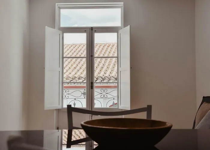 T1 Amplo E Repleto De Luz Junto à Pç Do Comércio - Self Check In Coimbra