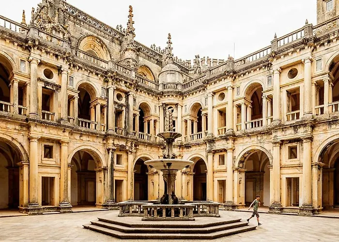 T1 Amplo E Repleto De Luz Junto à Pç Do Comércio - Self Check In Coimbra