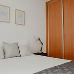 Apartment T1 Amplo E Repleto De Luz Junto A Pc Do Comercio - Self Check In