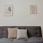T1 Amplo E Repleto De Luz Junto A Pc Do Comercio - Self Check In Apartment *
