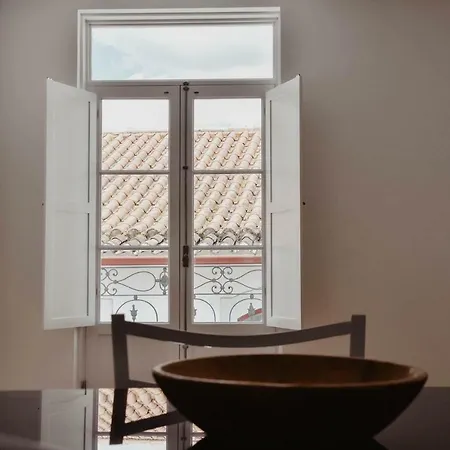 T1 Amplo E Repleto De Luz Junto A Pc Do Comercio - Self Check In كويمبرا