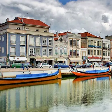 شقة T1 Amplo E Repleto De Luz Junto A Pc Do Comercio - Self Check In