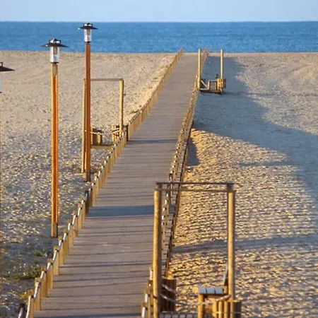 T1 Amplo E Repleto De Luz Junto A Pc Do Comercio - Self Check In شقة