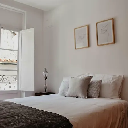 Apartment T1 Amplo E Repleto De Luz Junto A Pc Do Comercio - Self Check In *